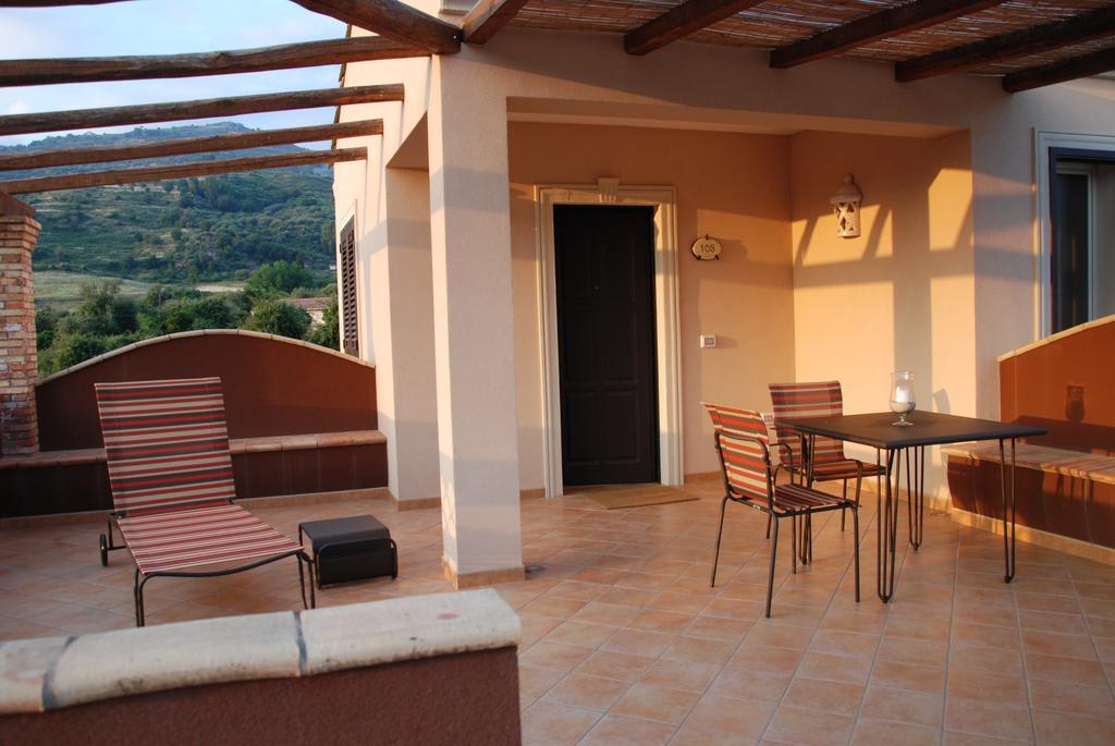 Alcantara Resort di Charme Gaggi Bagian luar foto